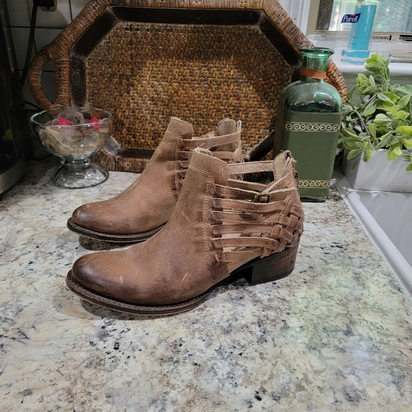 Freebird "Slate" belted booties - Picture 12 of 15